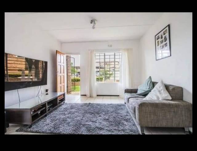 2 BEDROOM APARTMENT FOR SALE IN STRUBENSVALLEI